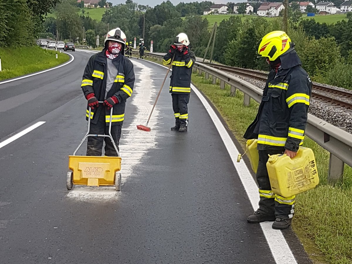 Kilometerlange Lspur Auf Der B Bezirk Urfahr Umgebung