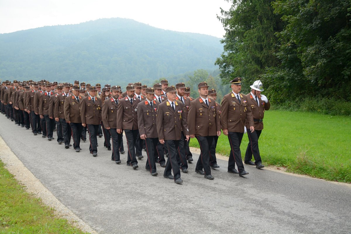 Fahrzeugsegnung Des Neuen LFA-B Der Freiwilligen Feuerwehr Lachstatt ...