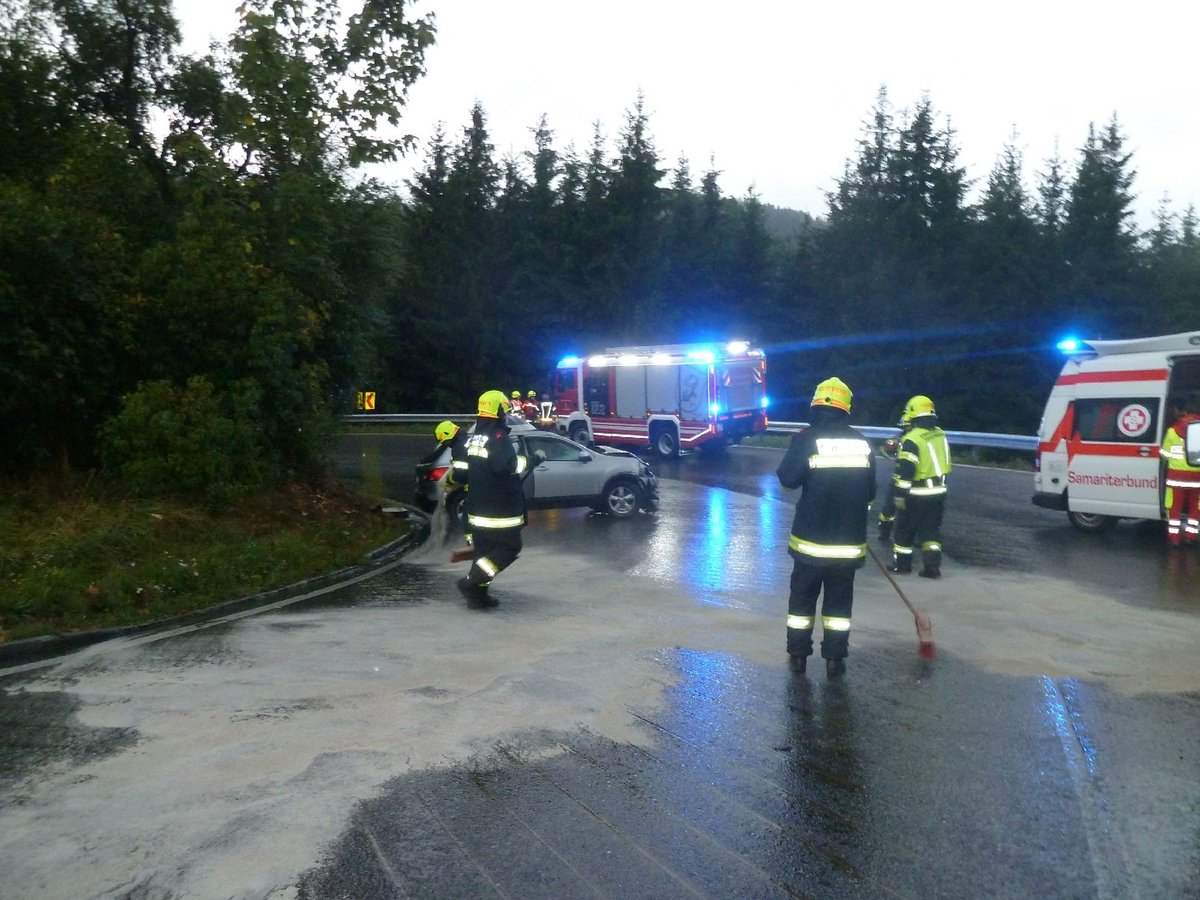 Fahrzeug Kollision Auf Der B 126 - Bezirk Urfahr-Umgebung